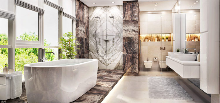 Salle de bain design avec baignoire hors sol dans les tons or et blanc
