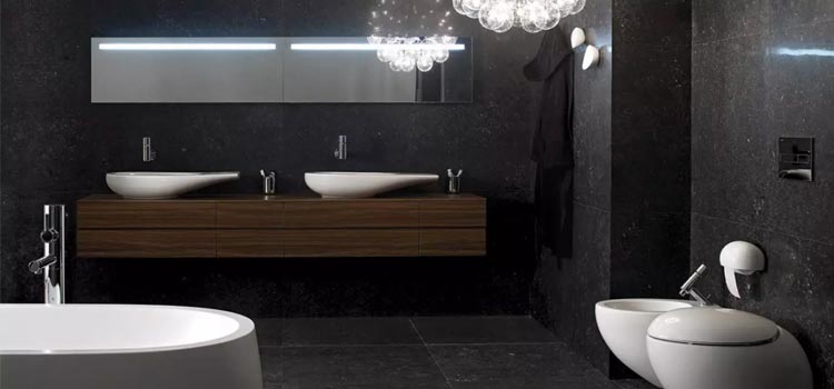 Salle de bain XXL avec carrelage noir et double vasque