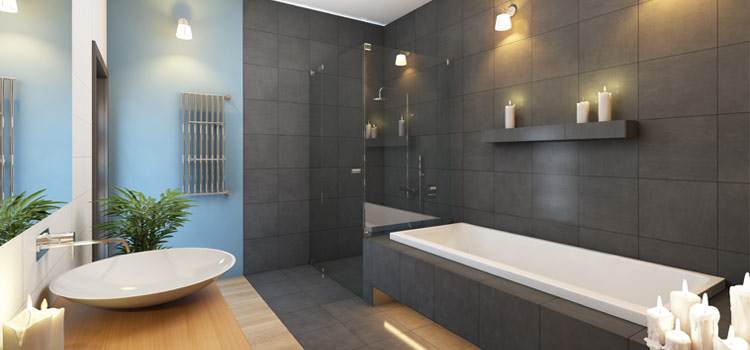 Salle de bains contemporaine avec luminaires orientables