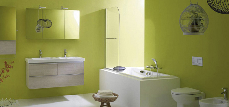 Salle de bains monochrome verte