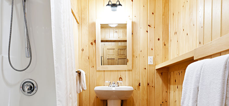 Salle de bains design en bois