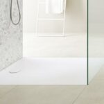 Comment obtenir une douche parfaitement adaptée à vos besoins avec un receveur sur mesure ?